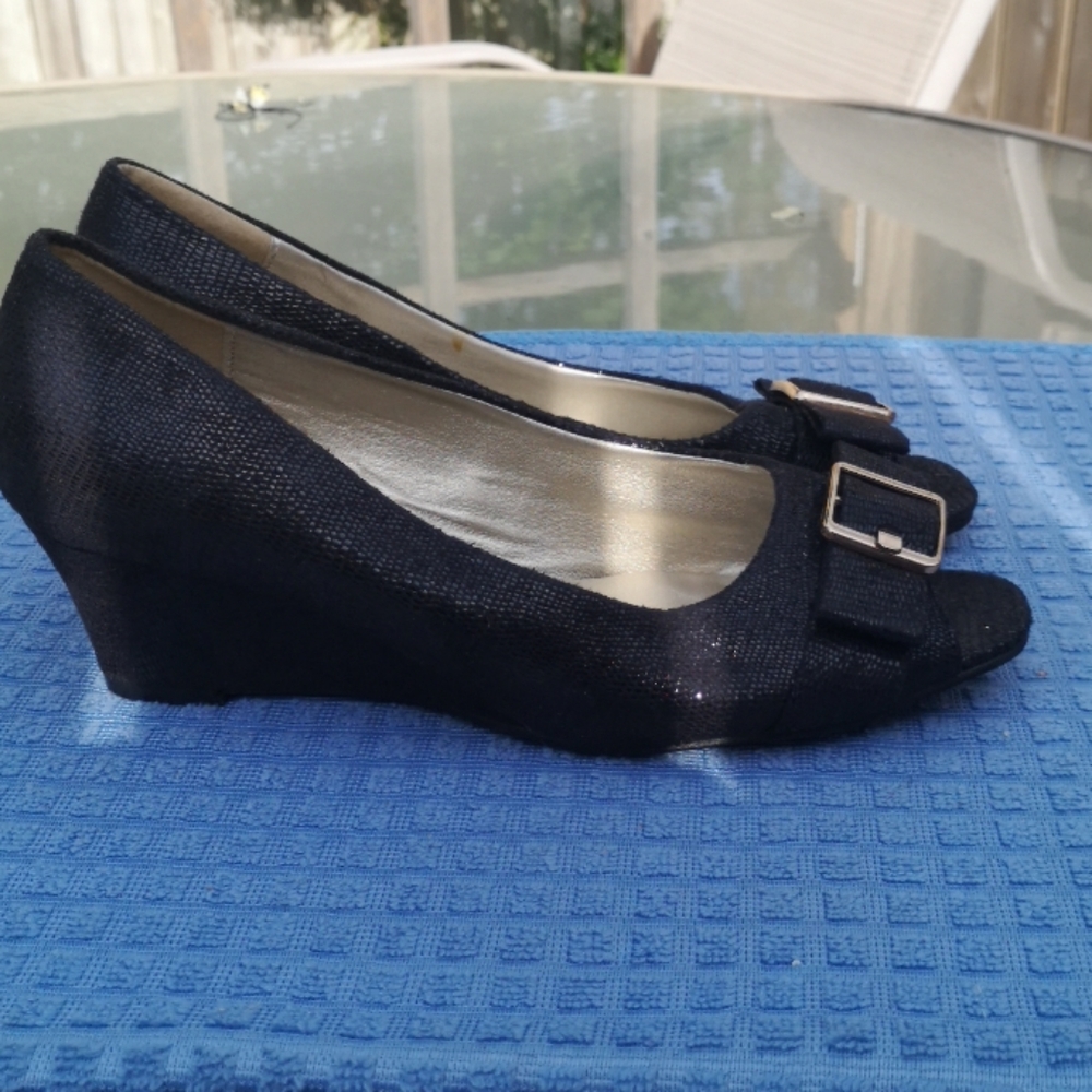 Shoes - Picture 2 of 3